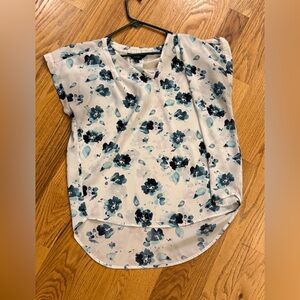 Simply Vera Vera Wang Blue and White Floral Top
